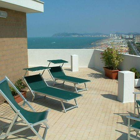 Alexandra Plaza Hotel Riccione Exteriör bild