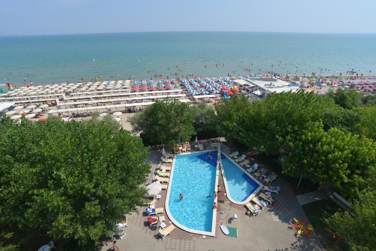 Alexandra Plaza Hotel Riccione Exteriör bild