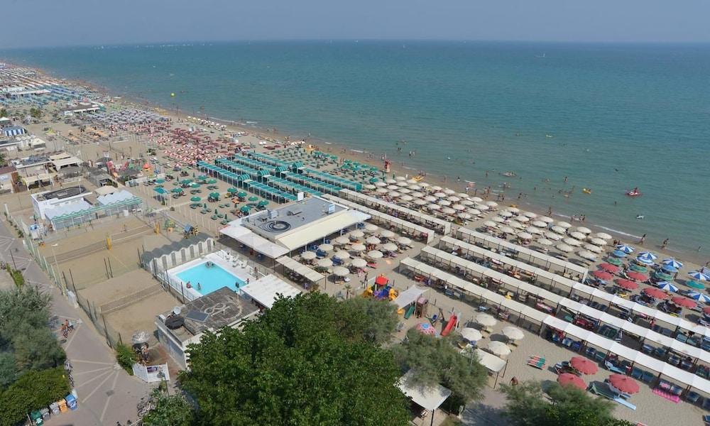 Alexandra Plaza Hotel Riccione Exteriör bild