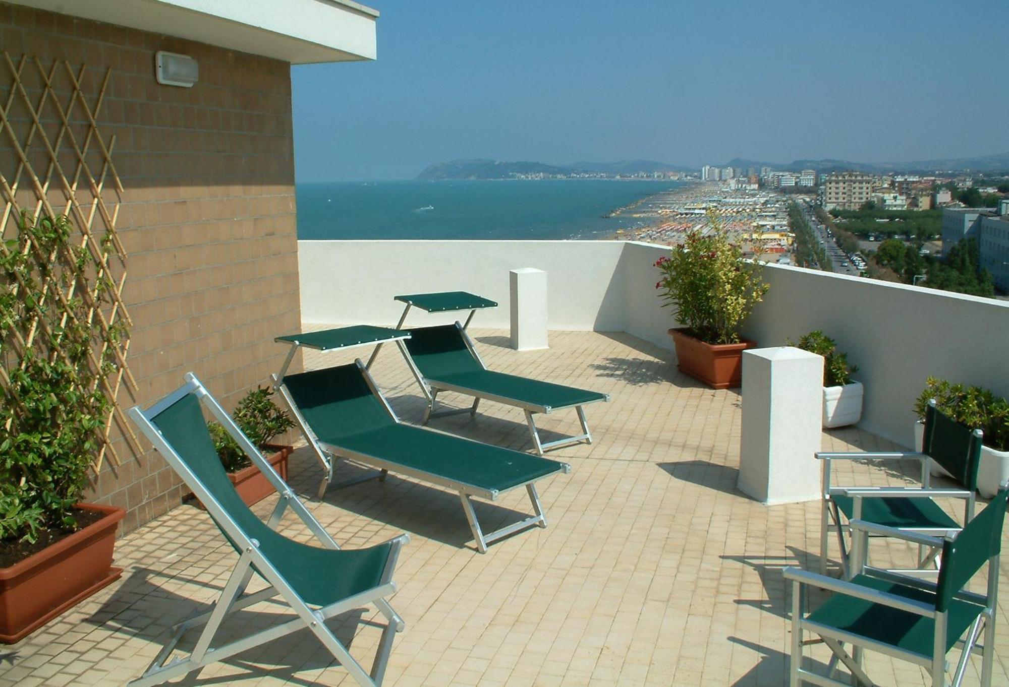 Alexandra Plaza Hotel Riccione Exteriör bild